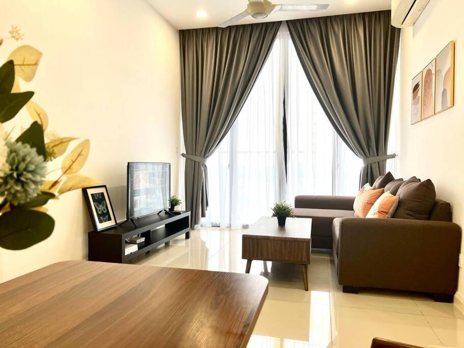 Апартаменты Walk To Legoland, D'Pristine Medini Нусаджайя Экстерьер фото
